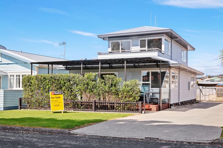 Photo of property in 35 Ocean View Road, Waihi Beach, 3611