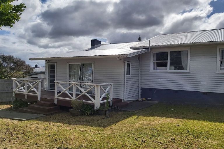 Photo of property in 14 Woodstock Road, Forrest Hill, Auckland, 0620