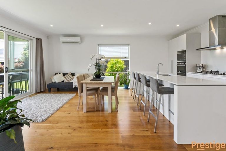 Photo of property in 8 Onekura Street, Red Beach, 0932