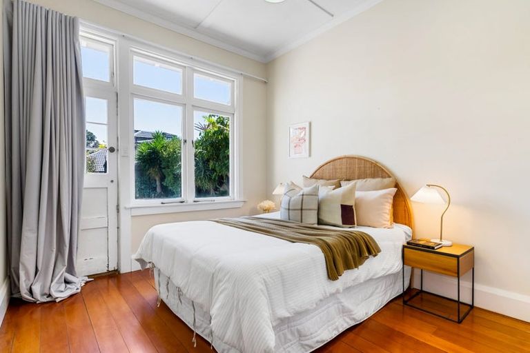 Photo of property in 8 Tiri Road, Milford, Auckland, 0620