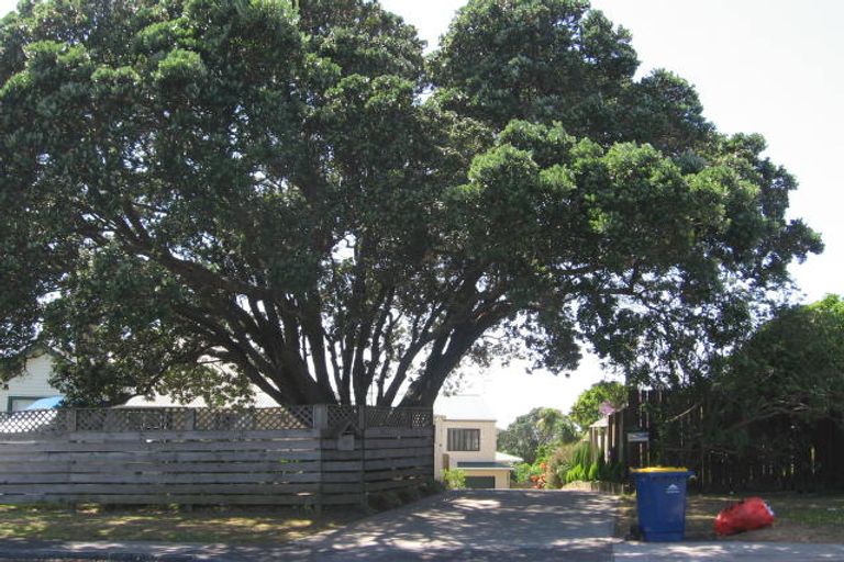 Photo of property in 2/39 Birkdale Road, Birkdale, Auckland, 0626