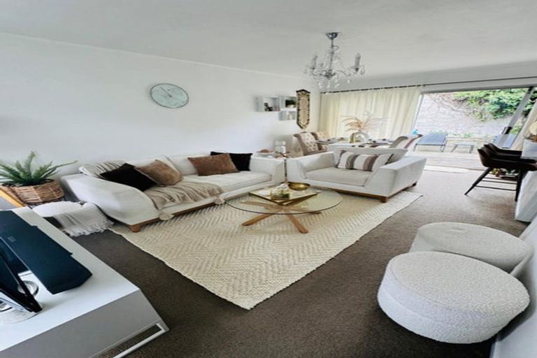 Photo of property in 5/495 Glenfield Road, Glenfield, Auckland, 0629