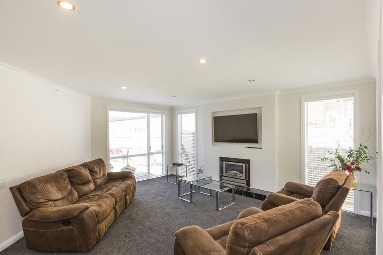 Photo of property in 15 Freedom Drive, Kelvin Grove, Palmerston North, 4414