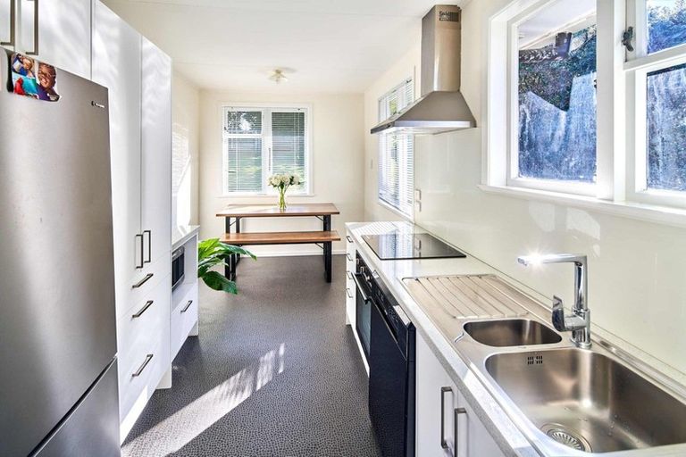 Photo of property in 52 Owhiti Street, Titahi Bay, Porirua, 5022