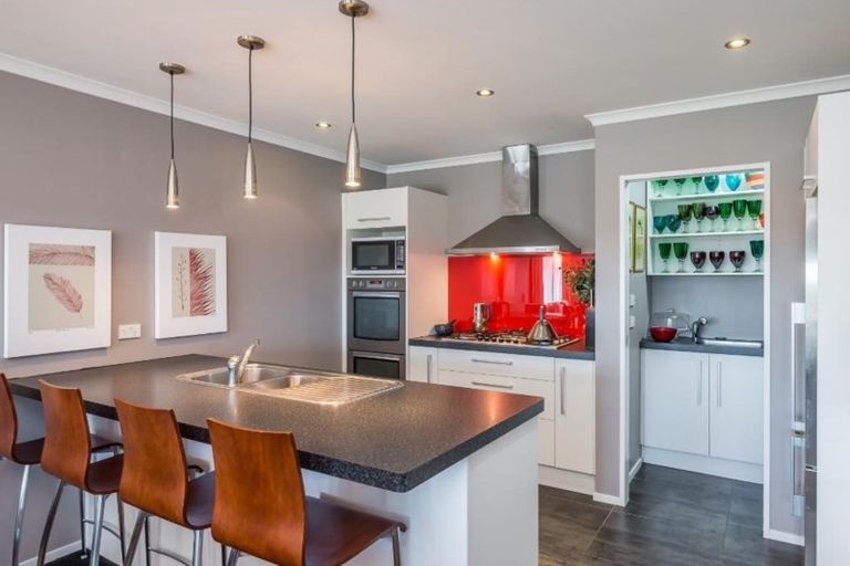 Photo of property in 2 Bluewater Place, Paraparaumu, 5032