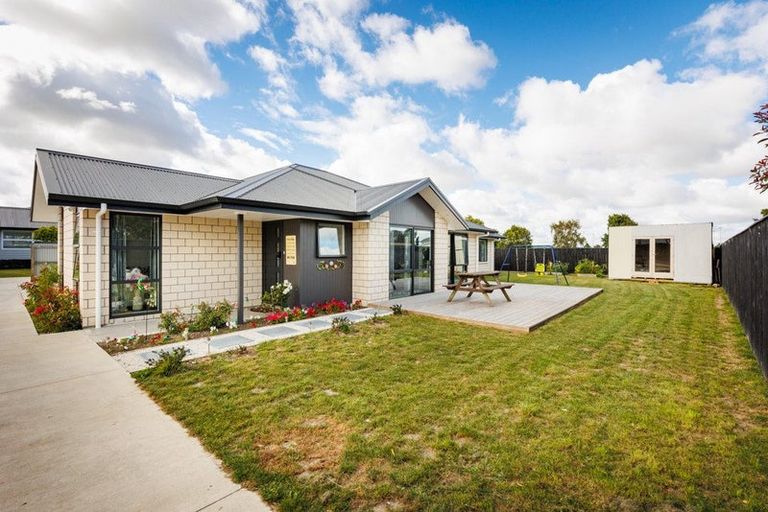 Photo of property in 8 Henty Lane, Marton, 4710