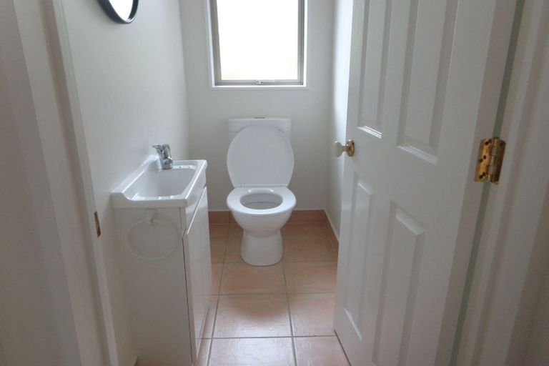 Photo of property in 1 Landvale Court, Browns Bay, Auckland, 0630