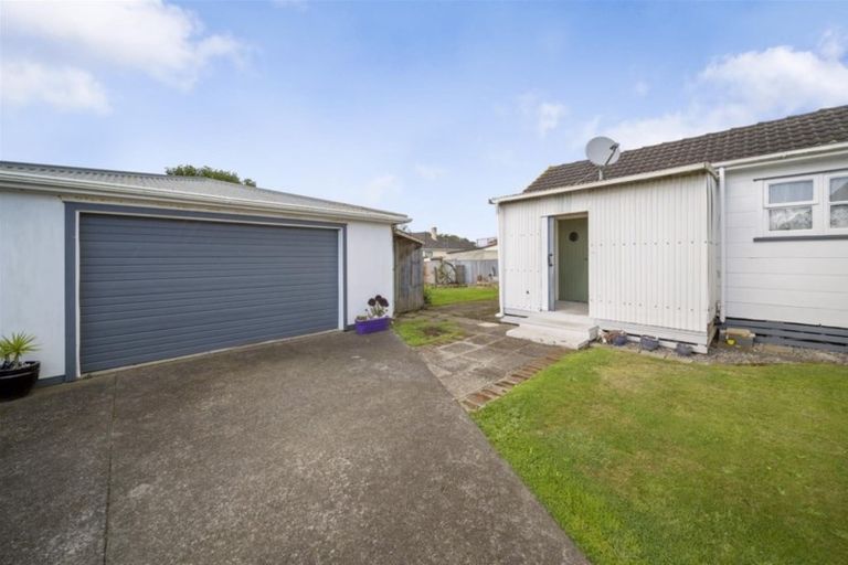 Photo of property in 2 Gladstone Street, Hawera, 4610