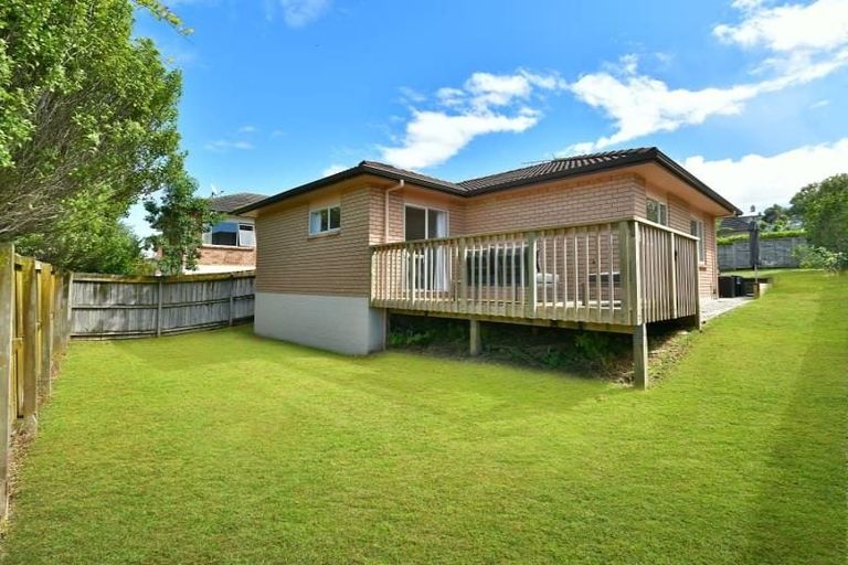 Photo of property in 35 Chesterfield Way, Orewa, 0931