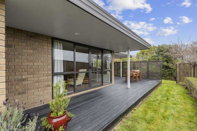 Photo of property in 29 Johnstone Drive, Fitzherbert, Palmerston North, 4410