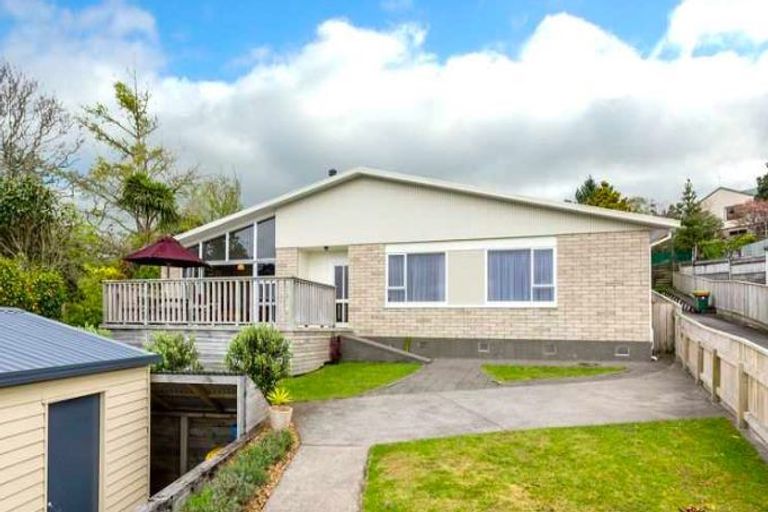 Photo of property in 11 Handley Place, Glen Avon, New Plymouth, 4312