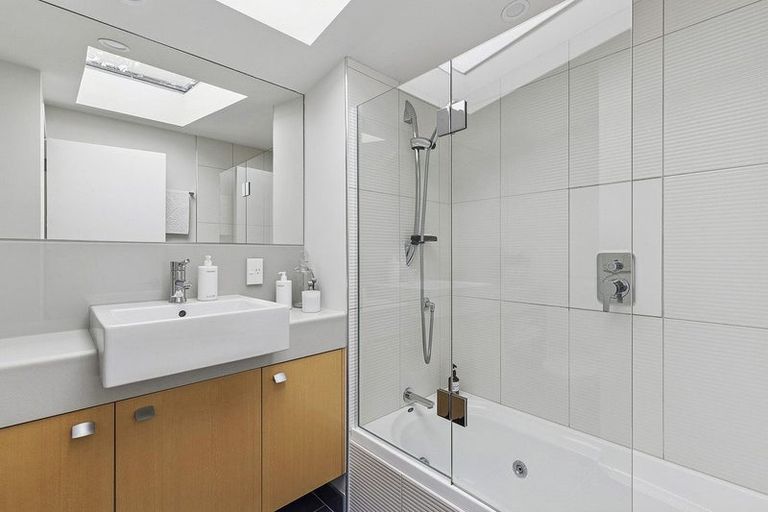 Photo of property in 32 Mantell Street, Seatoun, Wellington, 6022