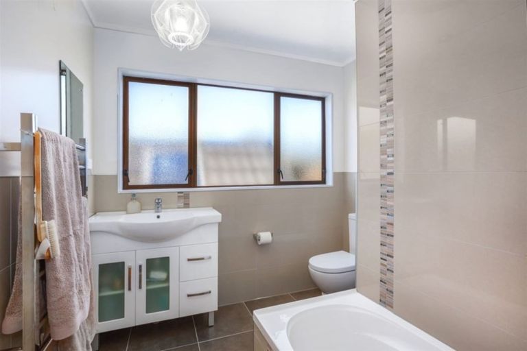 Photo of property in 2 Exploration Way, Whitby, Porirua, 5024