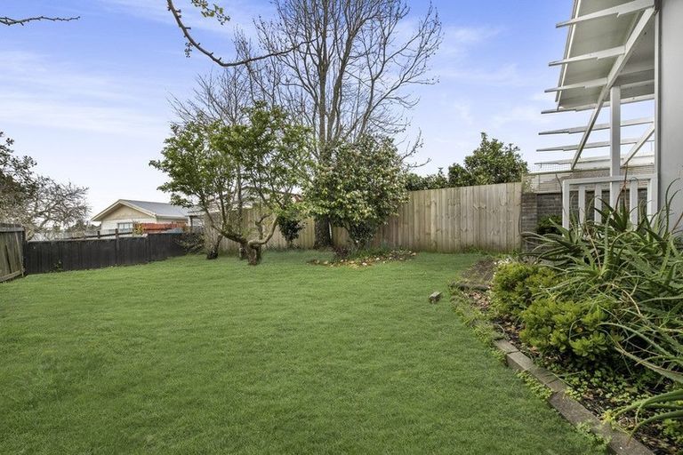 Photo of property in 1/14 Hobart Crescent, Wattle Downs, Auckland, 2103
