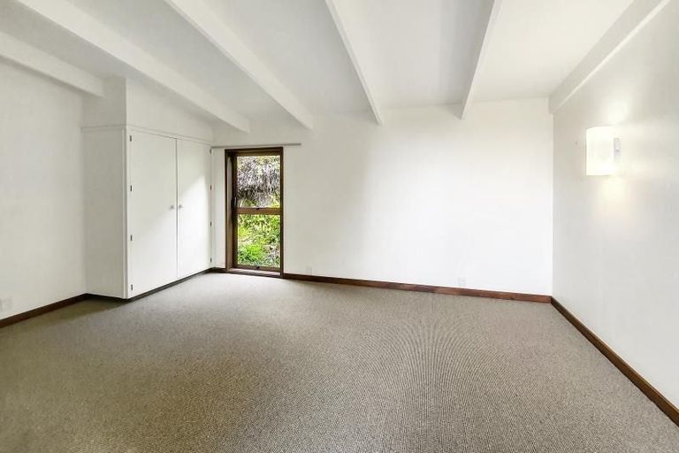 Photo of property in 5a Seapoint Road, Bluff Hill, Napier, 4110