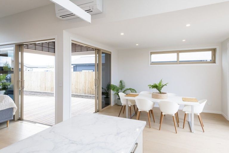 Photo of property in 23 Allan Avenue, Lytton West, 4071