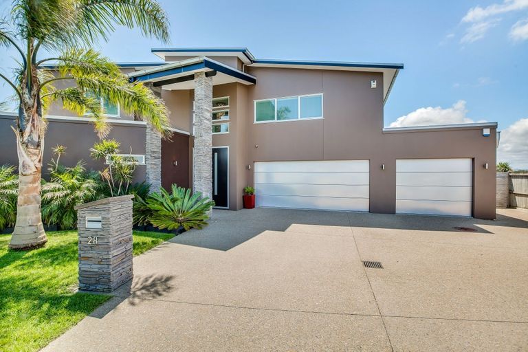 Photo of property in 28 Stranraer Crescent, Wattle Downs, Auckland, 2103