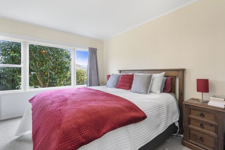 Photo of property in 28 Saint Johns Terrace, Tawa, Wellington, 5028