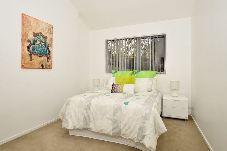 Photo of property in 7a Seymour Road, Sunnyvale, Auckland, 0612