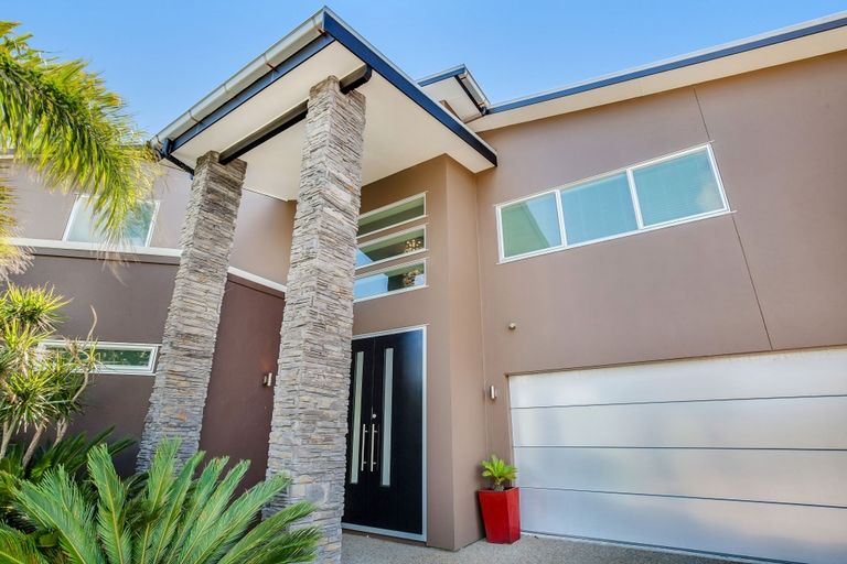 Photo of property in 28 Stranraer Crescent, Wattle Downs, Auckland, 2103