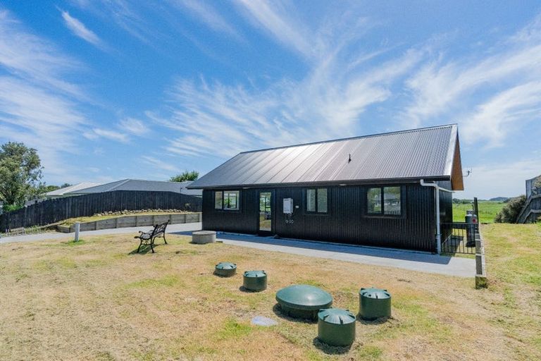 Photo of property in 7 Sand Dune Grove, Waikawa Beach, Manakau, 5573