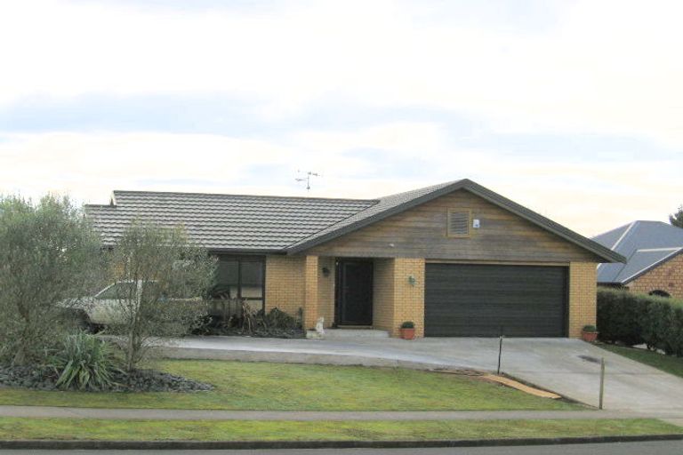 Photo of property in 112 Ayrshire Drive, Grandview Heights, Hamilton, 3200