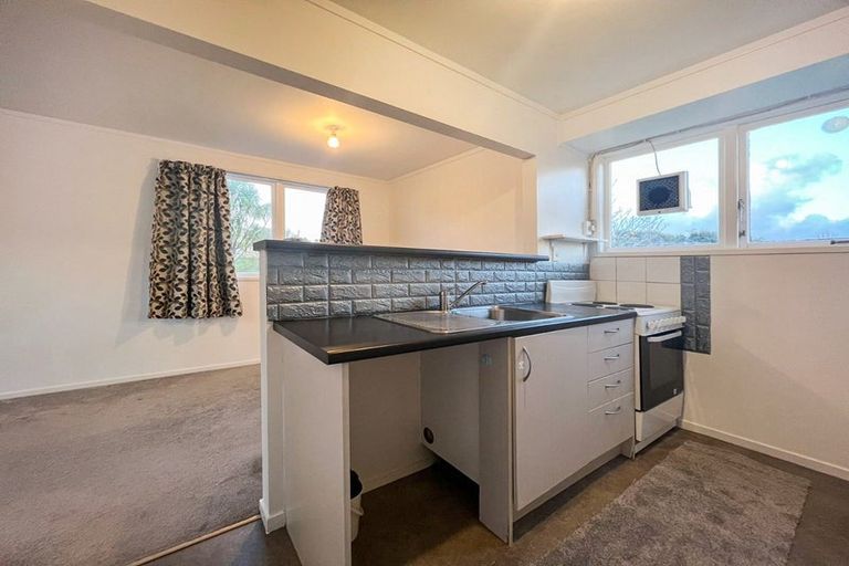 Photo of property in 35 Takapu Street, Henderson, Auckland, 0612