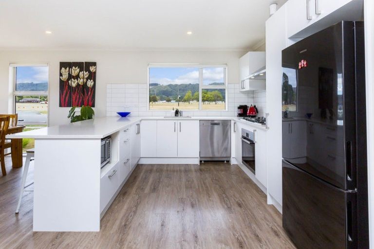 Photo of property in 24 Gallipoli Road, Trentham, Upper Hutt, 5018