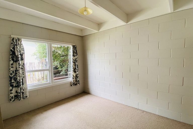 Photo of property in 1/22 Kelston Street, New Lynn, Auckland, 0600