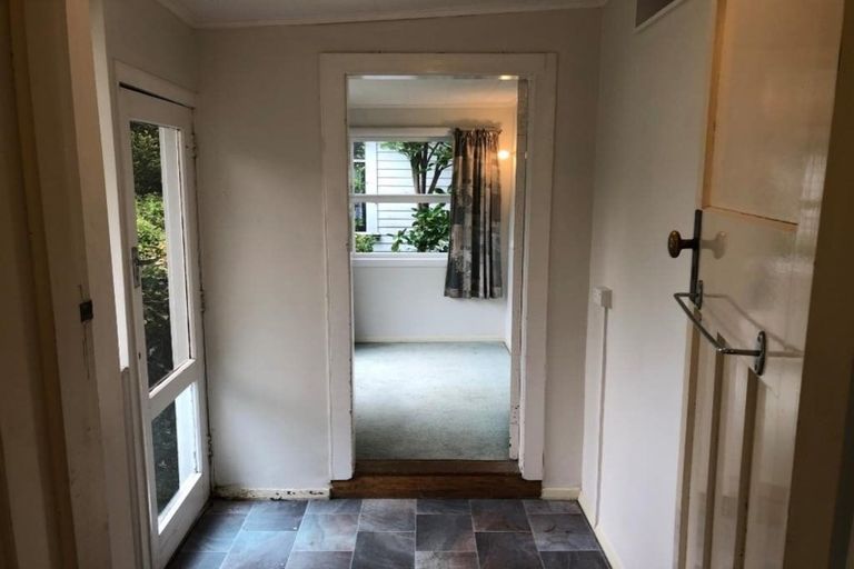 Photo of property in 24 Izard Road, Khandallah, Wellington, 6035