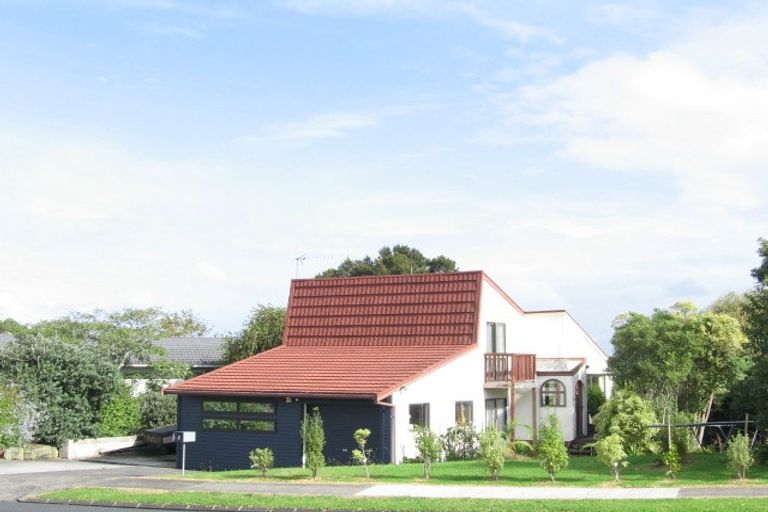 Photo of property in 2 Riverhills Avenue, Pakuranga Heights, Auckland, 2010