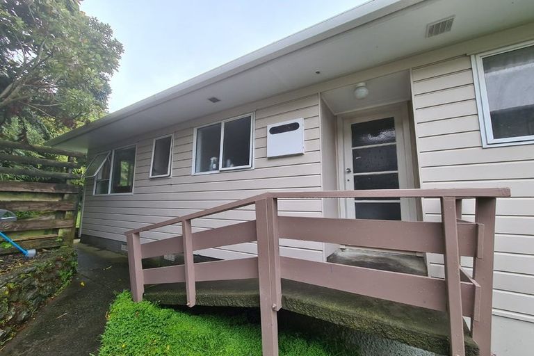 Photo of property in 77 Stewart Drive, Newlands, Wellington, 6037