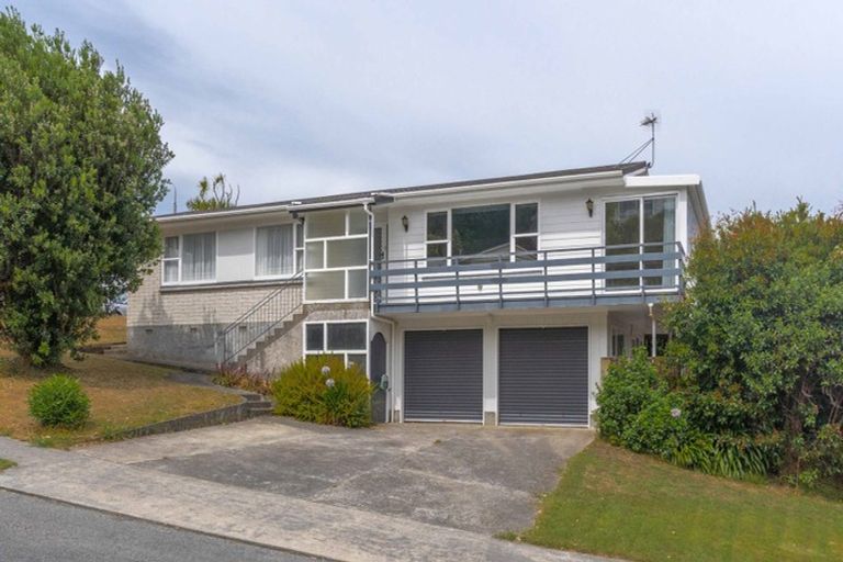 Photo of property in 2 Annan Grove, Papakowhai, Porirua, 5024