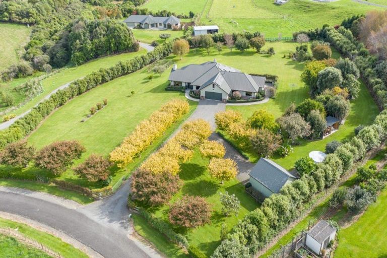 Photo of property in 22 Waipuna Grove, Levin, 5571