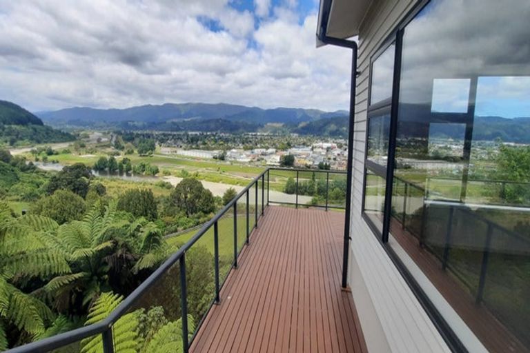 Photo of property in 29 Riverstone Drive, Riverstone Terraces, Upper Hutt, 5018
