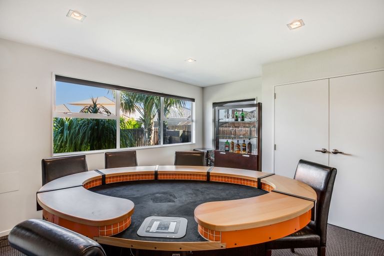 Photo of property in 28 Stranraer Crescent, Wattle Downs, Auckland, 2103