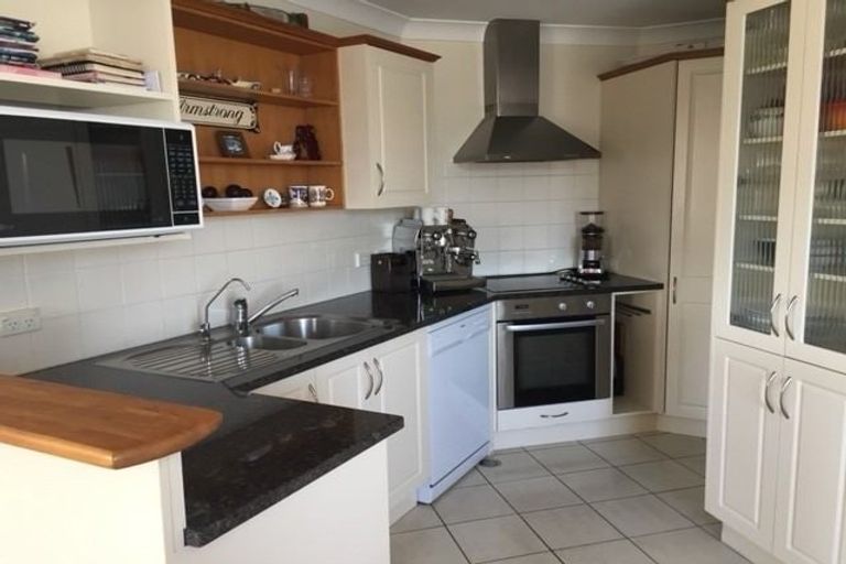 Photo of property in 8a/5 Kent Terrace, Mount Victoria, Wellington, 6011