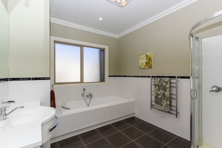 Photo of property in 14 Parkvue Drive, Bell Block, New Plymouth, 4312