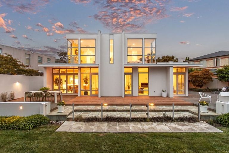 Photo of property in 43 Totara Street, Fendalton, Christchurch, 8041