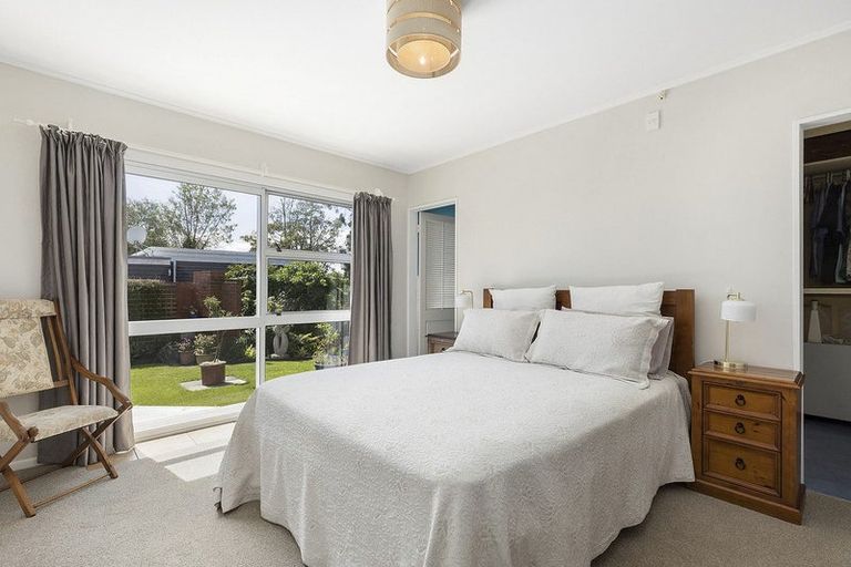 Photo of property in 3 Tirowhanga Road, Paremata, Porirua, 5024