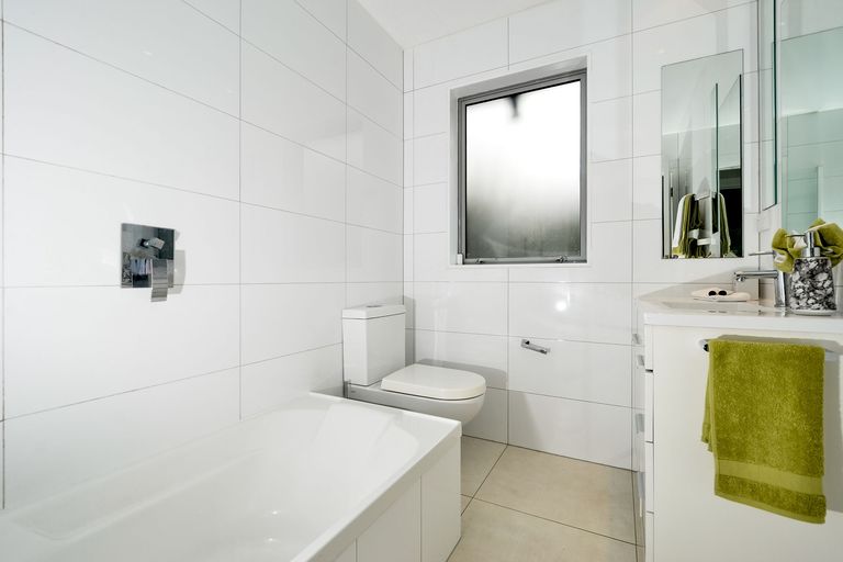 Photo of property in 7a Seymour Road, Sunnyvale, Auckland, 0612