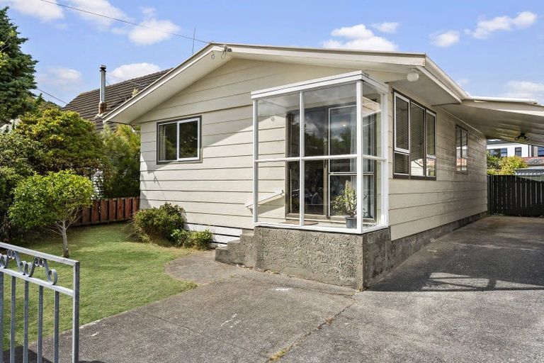 Photo of property in 2 Waldie Grove, Avalon, Lower Hutt, 5011