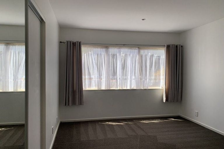 Photo of property in 3 Bridgehead Cove, West Harbour, Auckland, 0618