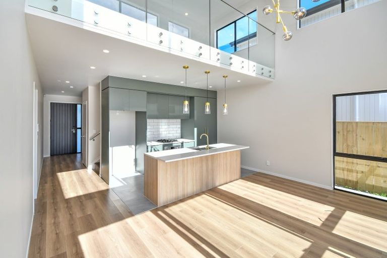 Photo of property in 8 Korowhiti Road, Clarks Beach, 2122