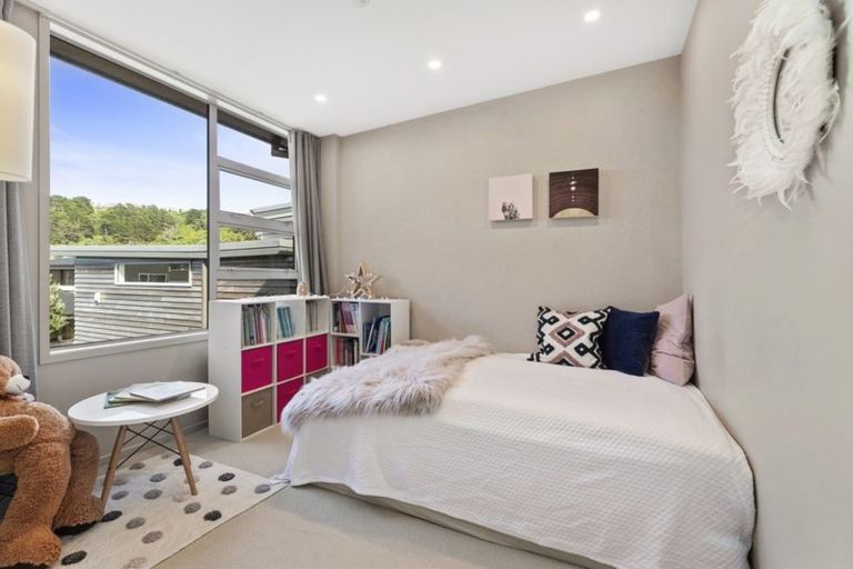 Photo of property in 17 Boardwalk Lane, Seatoun, Wellington, 6022