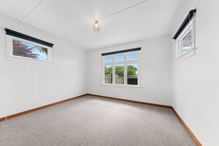 Photo of property in 141 Seaview Road, Westown, New Plymouth, 4310