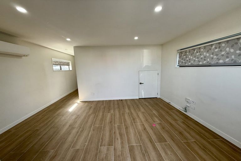 Photo of property in 1/4017 Great North Road, Glen Eden, Auckland, 0602