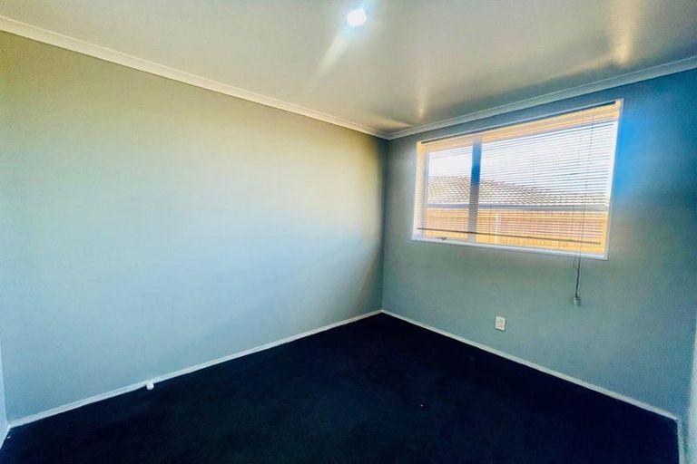Photo of property in 20 Castlefinn Drive, Weymouth, Auckland, 2103