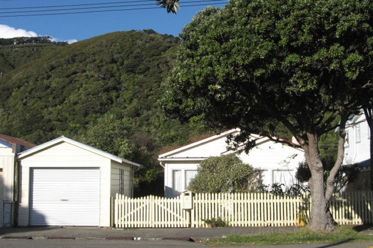 Photo of property in 33 Tuatoru Street, Eastbourne, Lower Hutt, 5013