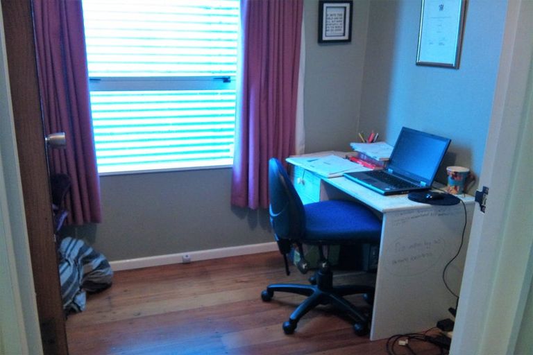 Photo of property in 92 Russell Terrace, Berhampore, Wellington, 6023